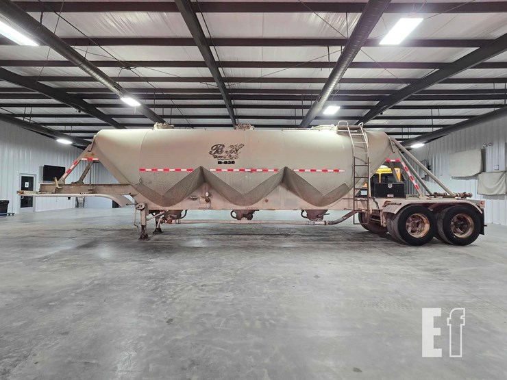 40-foot-pneumatic-tank-trailer-image-5
