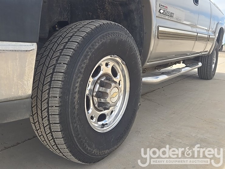 2002-chevrolet-silverado-2500hd-image-11