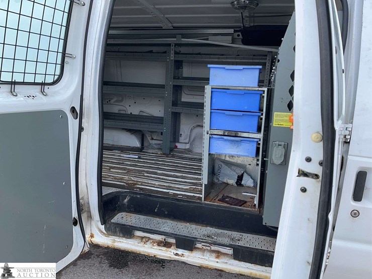 2011-ford-cargo-image-15