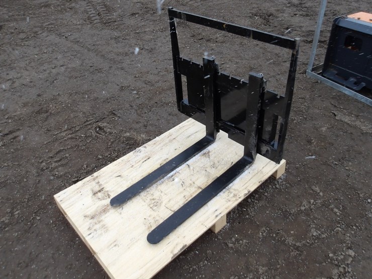 #7390-•-30"-mini-skid-steer-forks-image-4