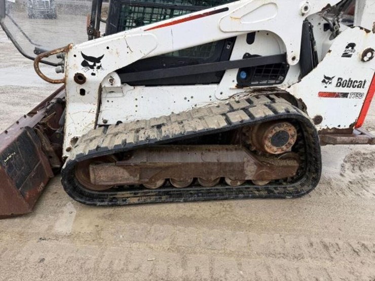 2016-bobcat-t750-image-32