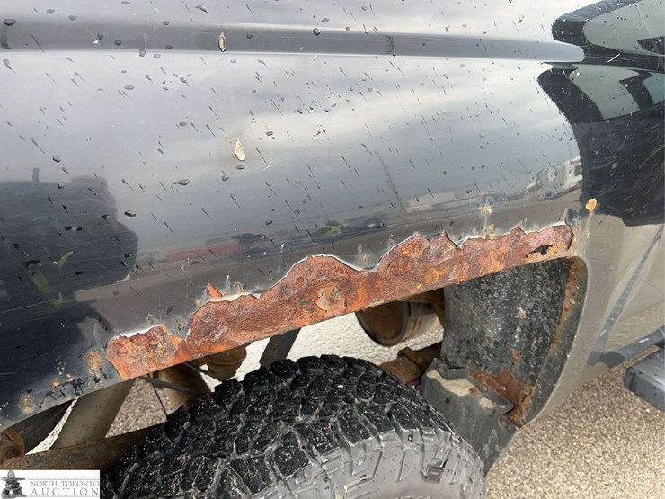 2015-chevrolet-silverado-2500hd-image-32