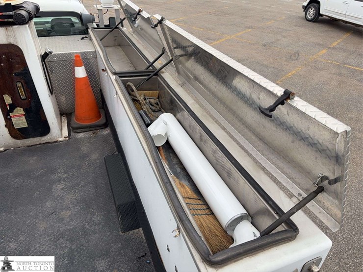 2012-ford-f550-image-25