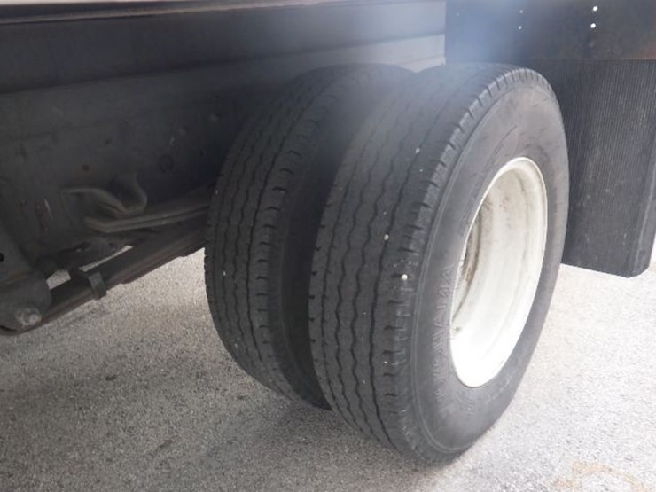 2023-isuzu-npr-hd-image-10