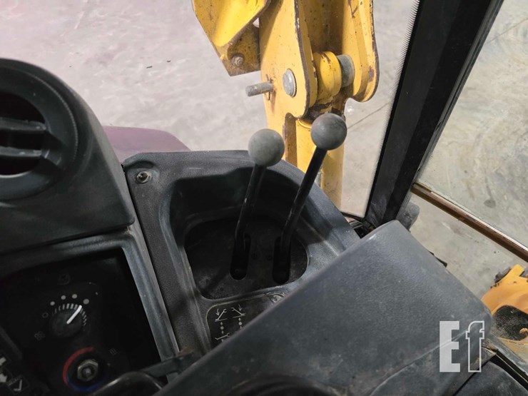 2011-deere-310sj-image-26