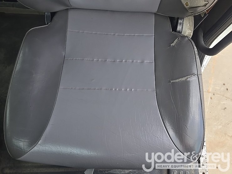 2011-freightliner-cascadia-125-image-79