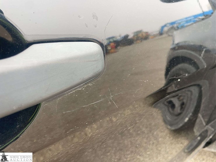 2017-ford-explorer-image-25