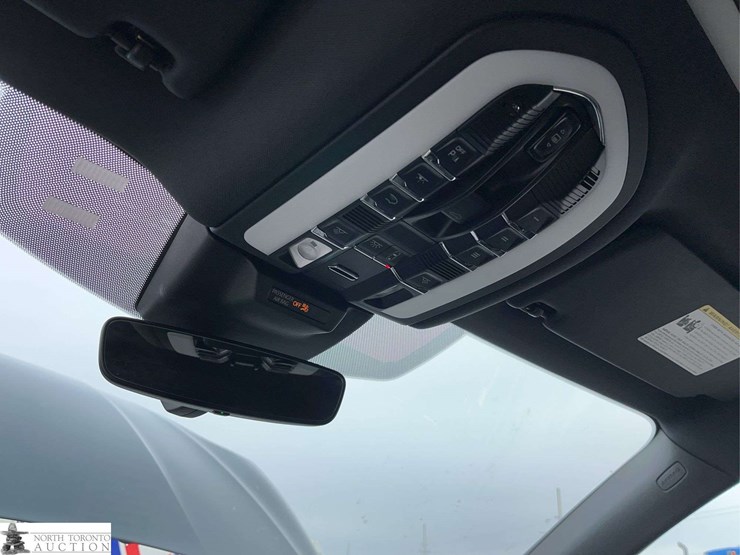 2024-porsch-macan-gts-image-26