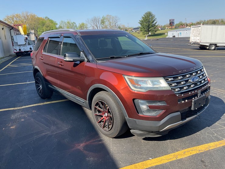 2016-ford-explorer-image-3