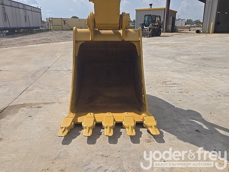 2019-caterpillar-336-image-28