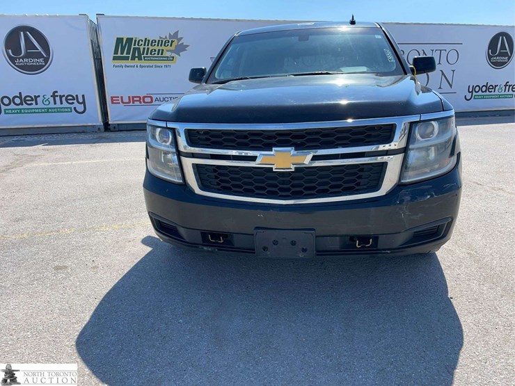 2017-chevrolet-tahoe-image-2