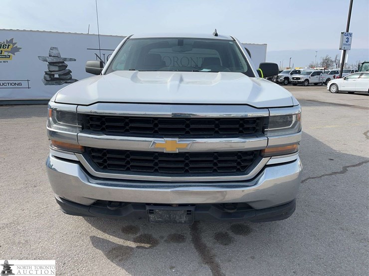 2017-chevrolet-silverado-1500-image-2