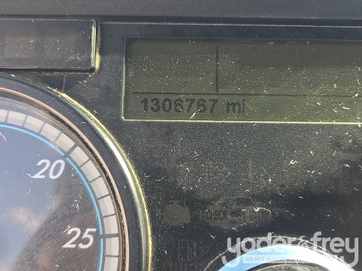 2014-freightliner-cascadia-113-image-119