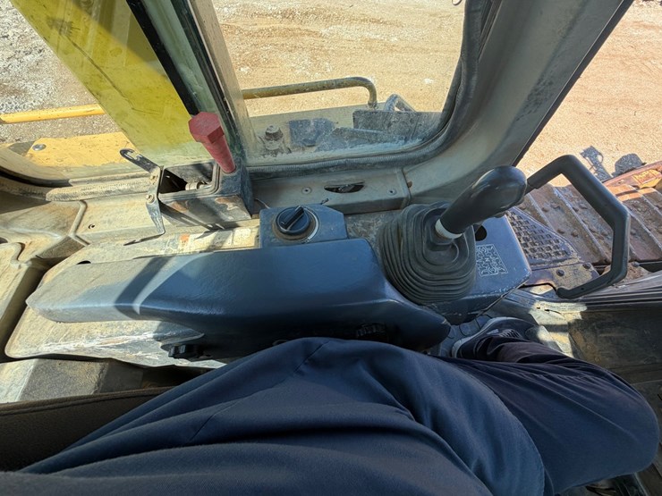 2003-komatsu-d155ax-5-image-23