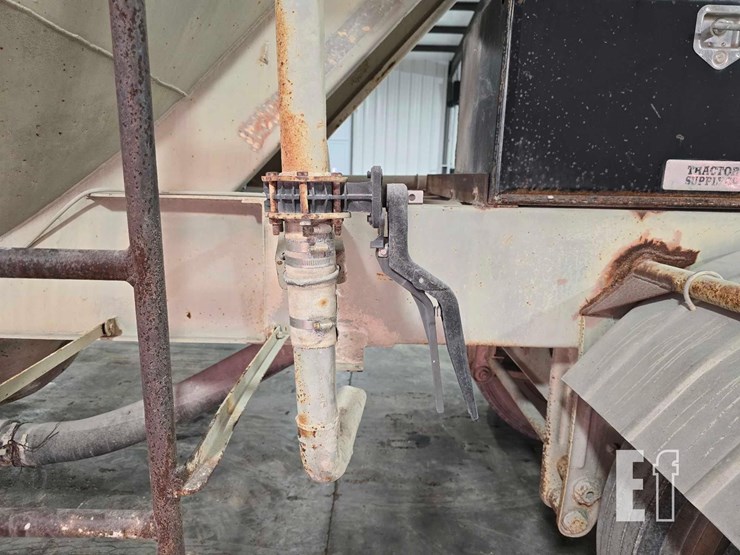 40-foot-pneumatic-tank-trailer-image-16