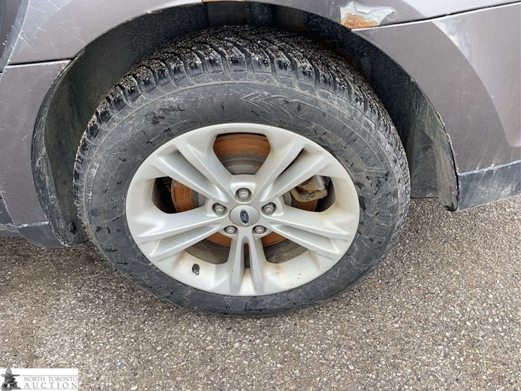 2015-ford-taurus-image-23