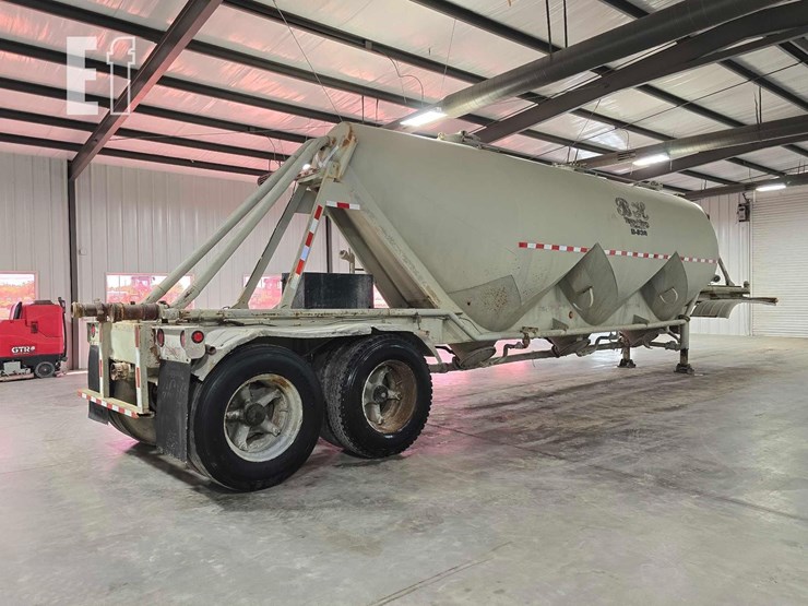 40-foot-pneumatic-tank-trailer-image-3