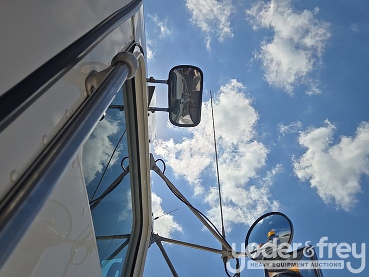 2014-kenworth-t880-image-109