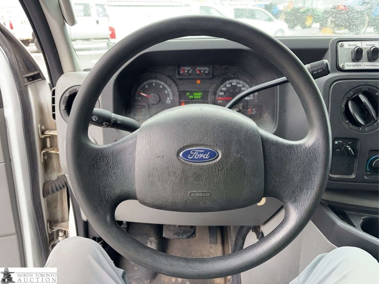 2011-ford-cargo-image-12