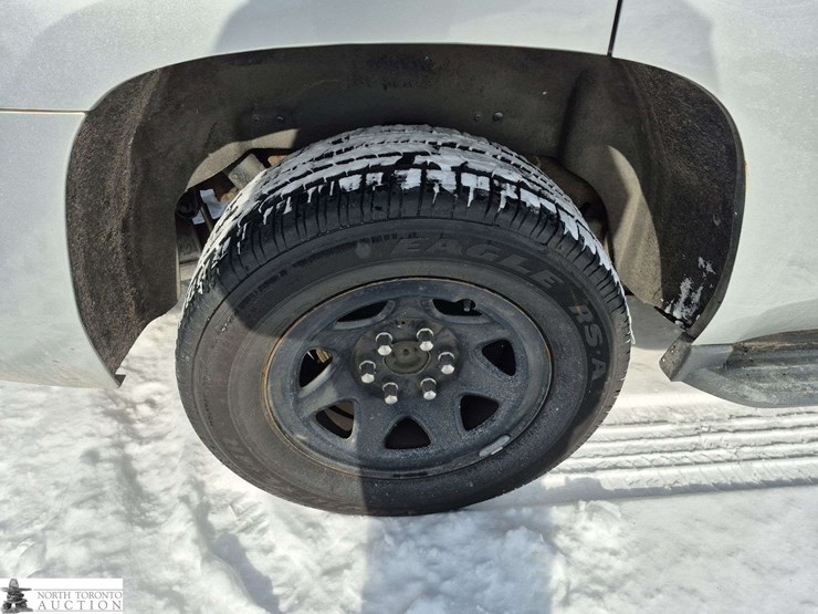 2017-chevrolet-tahoe-image-25