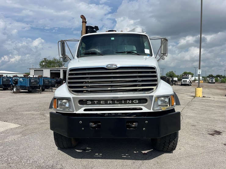 2005-sterling-lt9500-image-2