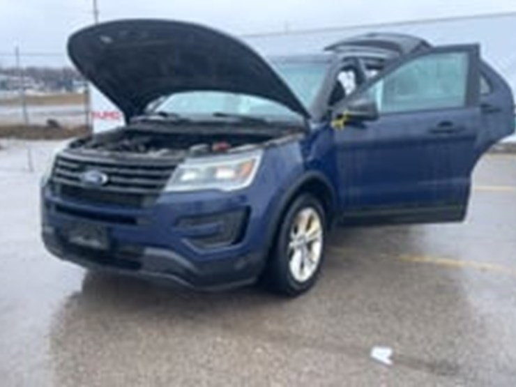 2016-ford-explorer-image-9