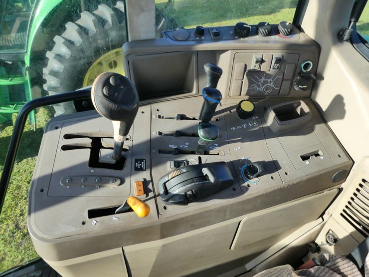 2011-john-deere-7330-image-11