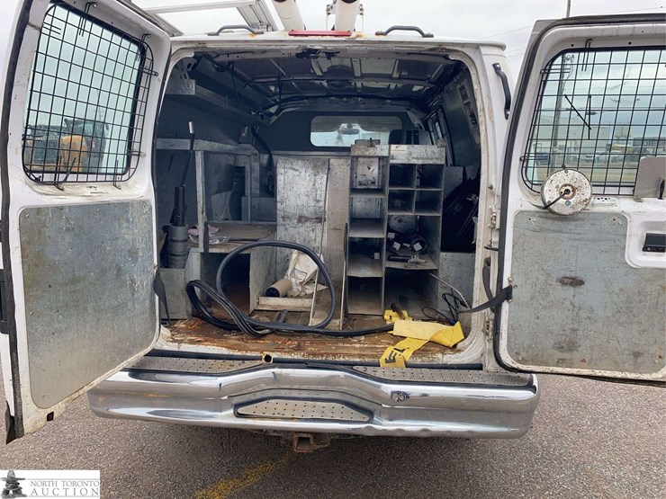 2011-ford-cargo-image-19