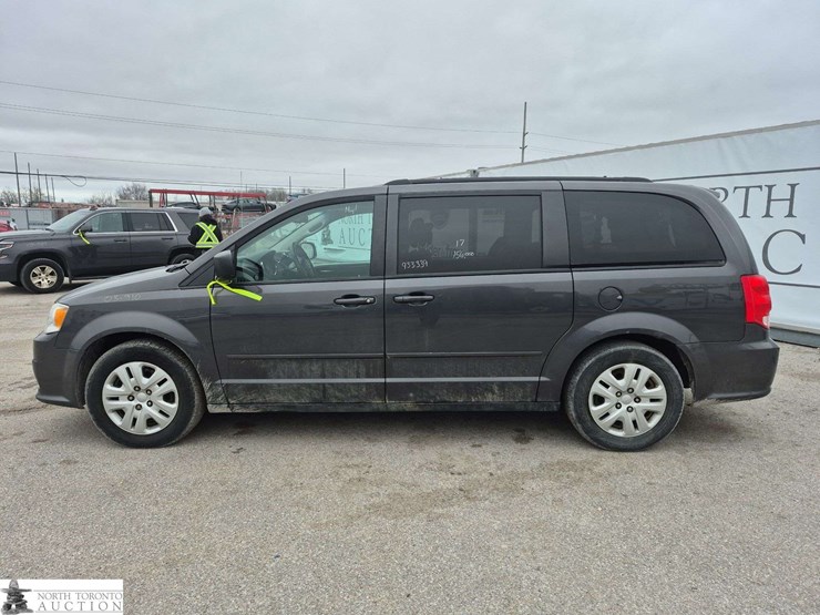 2017-dodge-grand-caravan-sxt-image-8