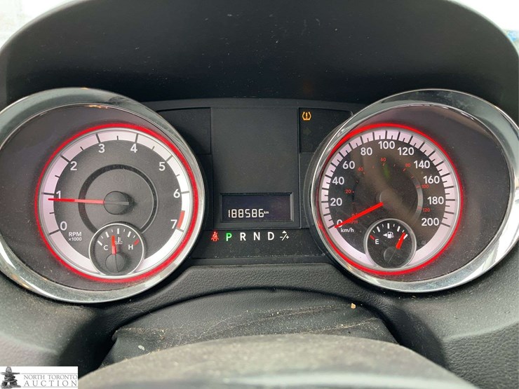 2013-dodge-grand-caravan-se-image-12