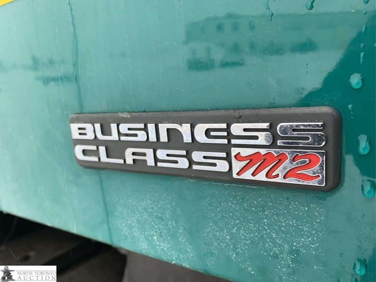 2011-freightliner-m2-106-image-47