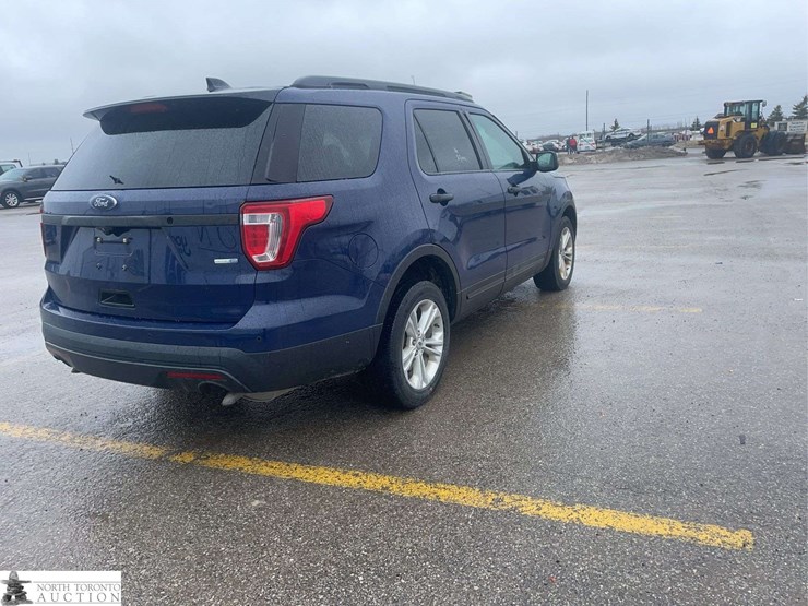 2016-ford-explorer-image-5