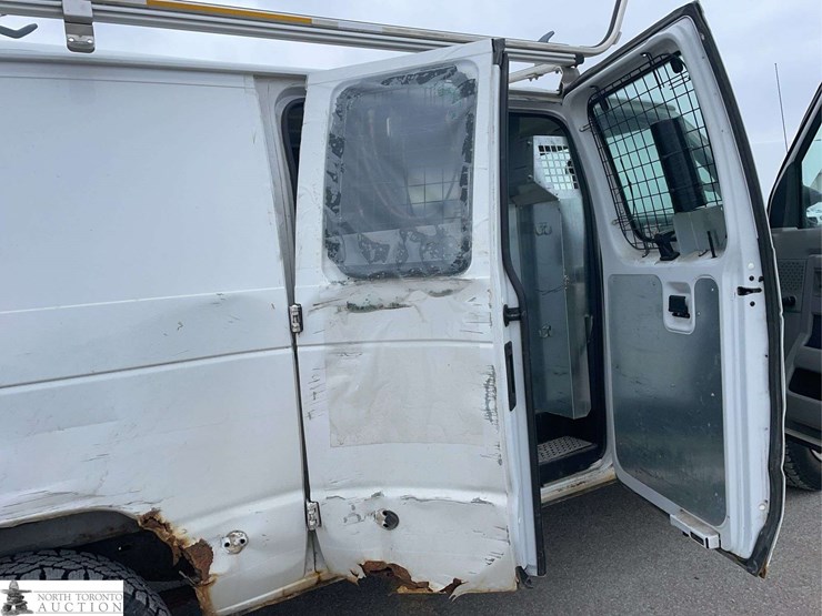 2010-ford-cargo-image-25