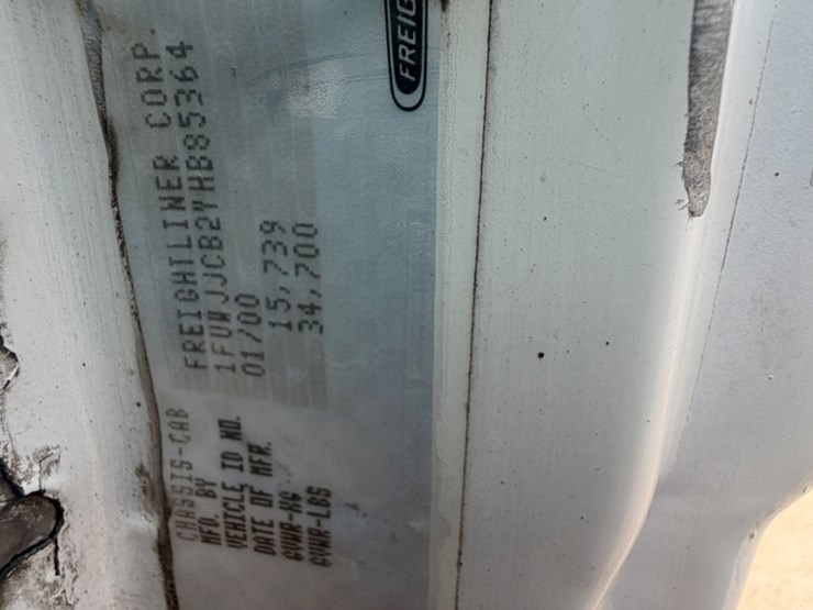 2000-freightliner-fl80-image-17