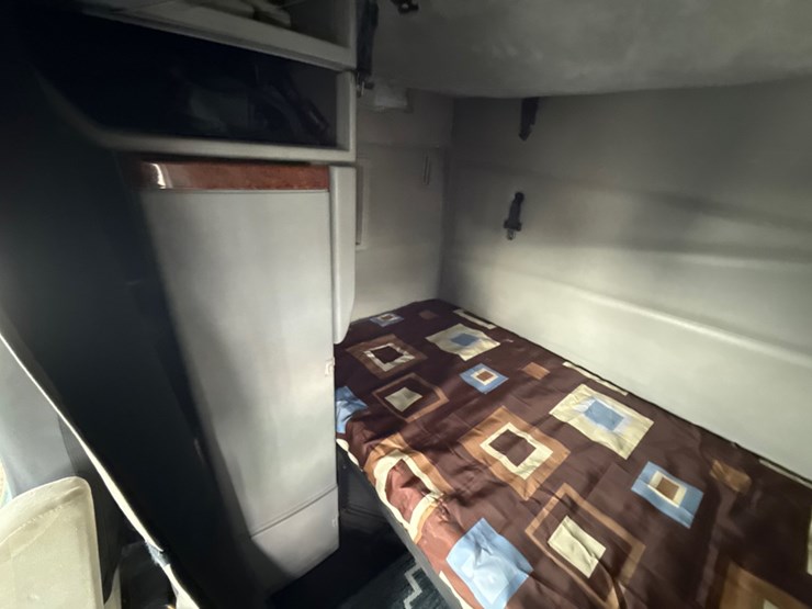 #31956-•-2012-volvo-vnl-tandem-axle-truck-tractor-image-15