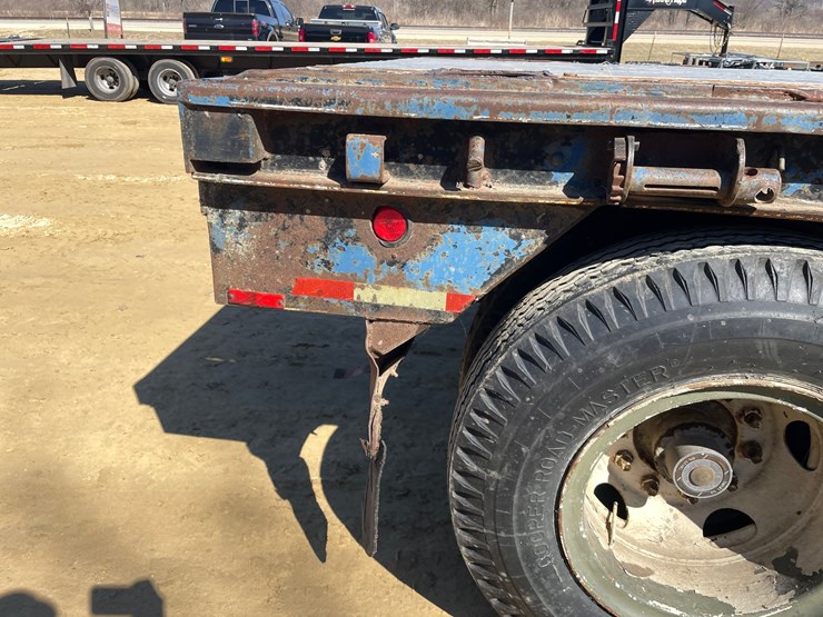 #1030-•-1973-28'-pike-semi-trailer-(has-wi-title)-image-22