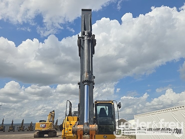 2017-deere-210g-lc-image-30