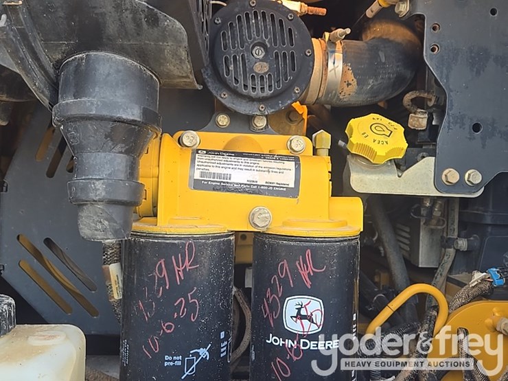 2022-deere-260e-image-92