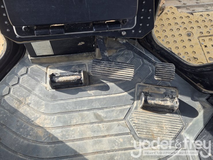 2019-caterpillar-d6-lgp-image-79