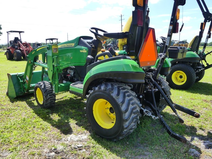 2022-john-deere-1025r-image-4