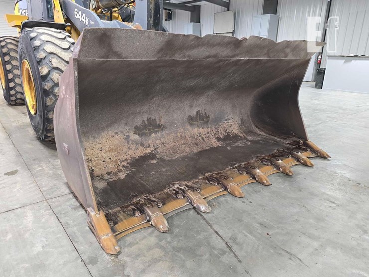 2017-deere-644k-image-10