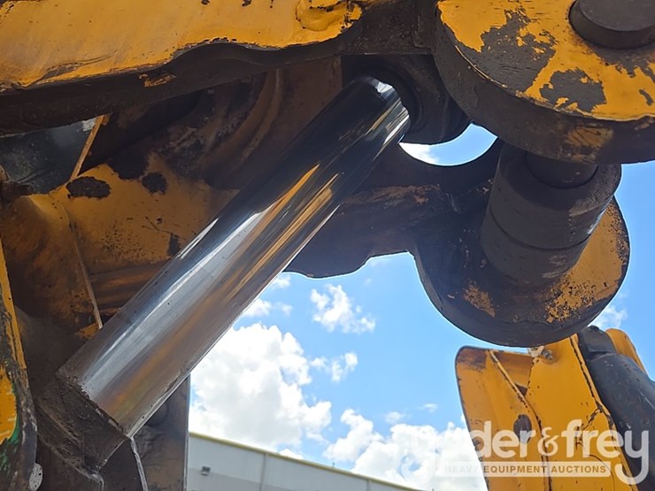 2018-jcb-512-56-image-35