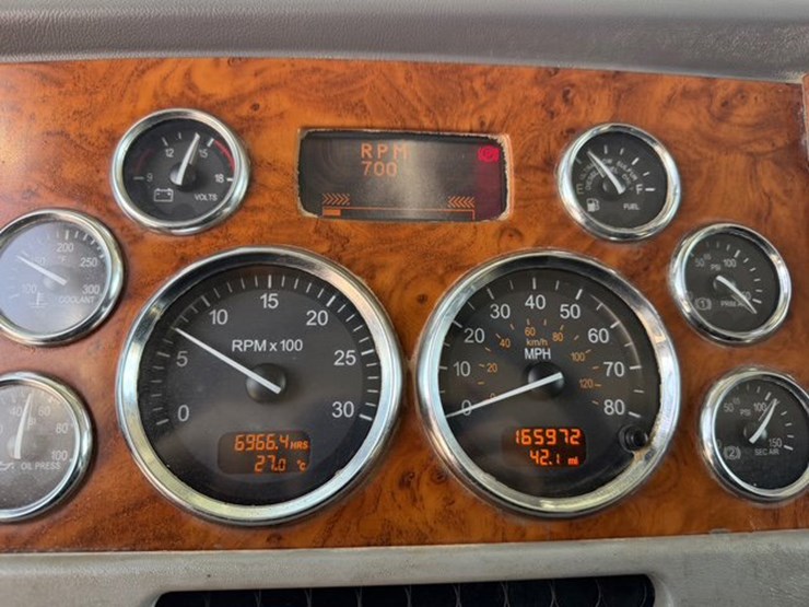 2009-peterbilt-388-image-19