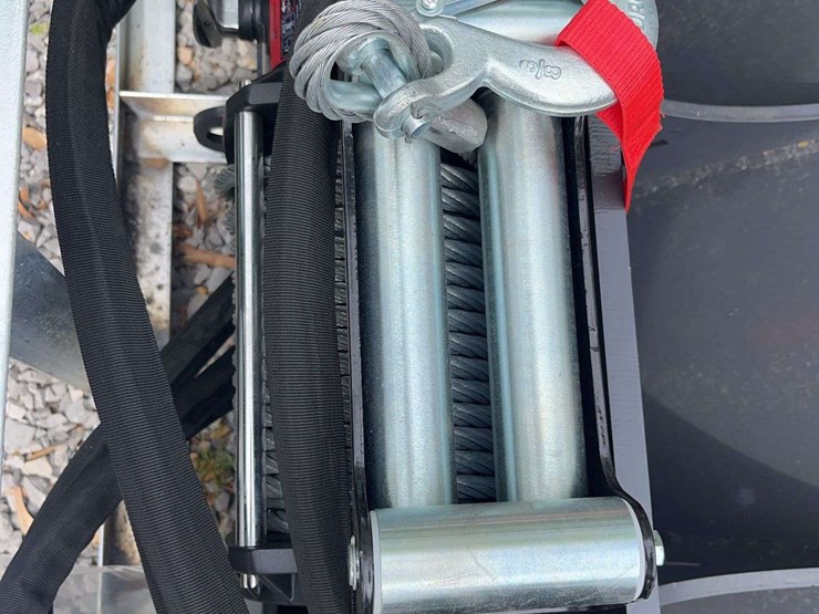 land-honor-15000lb-hydraulic-winch-image-3