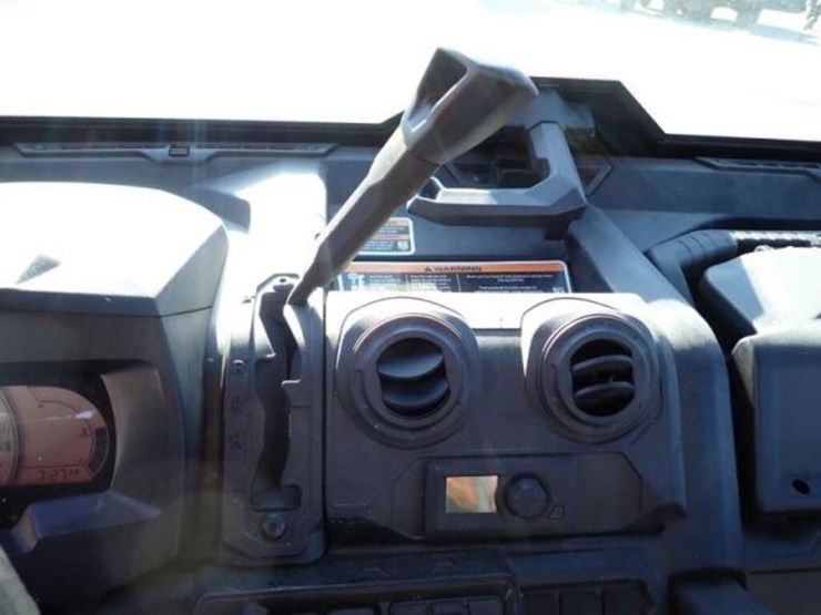 2021-can-am-defender-limited-hd10-4x4-side-by-side-image-15