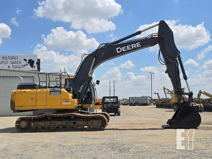 2018-deere-250g-lc-image-6