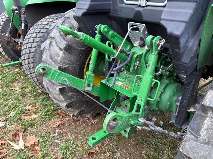 2019-john-deere-4044m-image-11