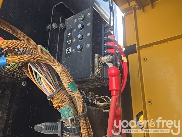 2017-caterpillar-336fl-image-42