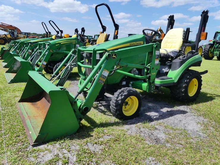 john-deere-1026r-image-2