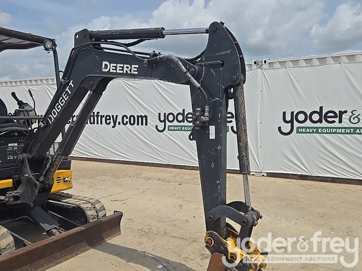 2022-deere-26g-image-33